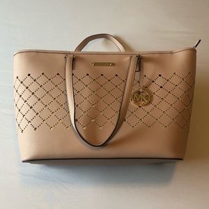 🔥 Michael Kors “Violet” LG Leather Carryall Tote